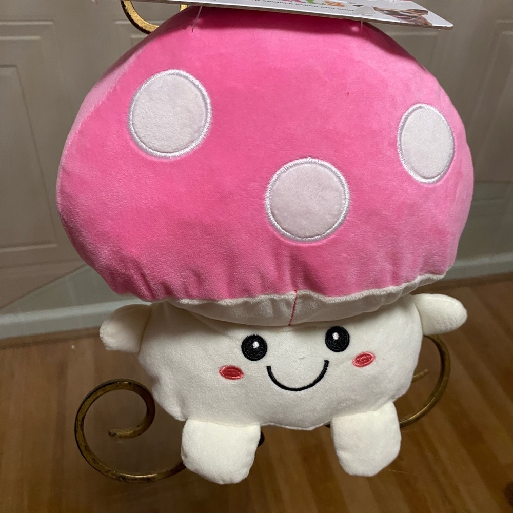 - SMOOCHY PALS Mushroom  Soft Large Plushy Plush 9” Brand & Squeaker Cliinker